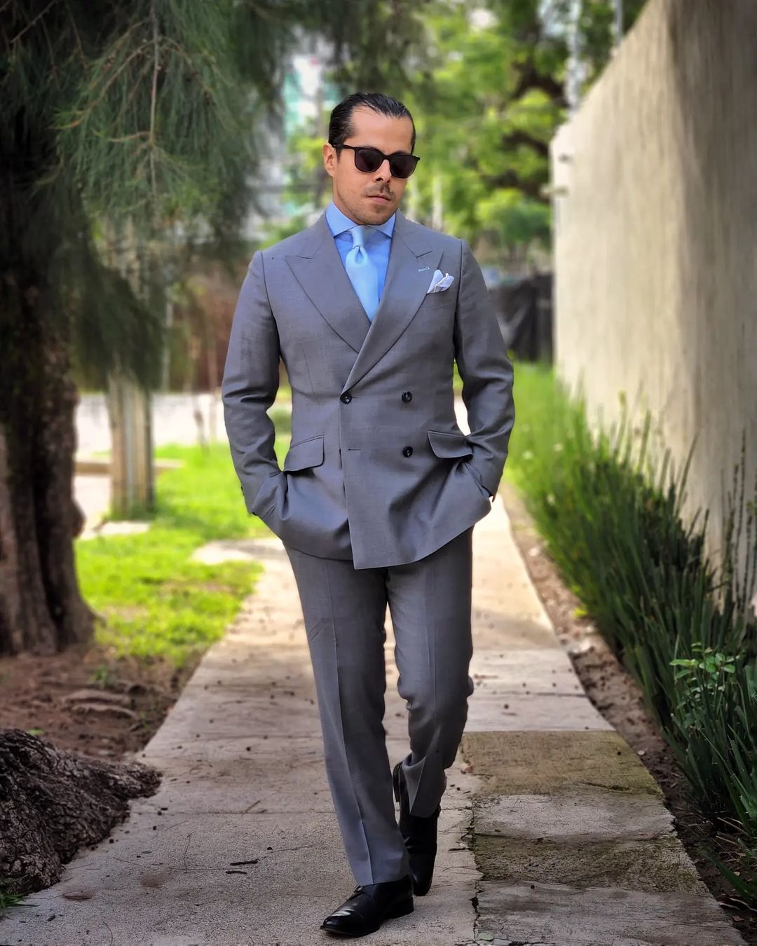 See Why Double Breasted Suits are Back in Fashion