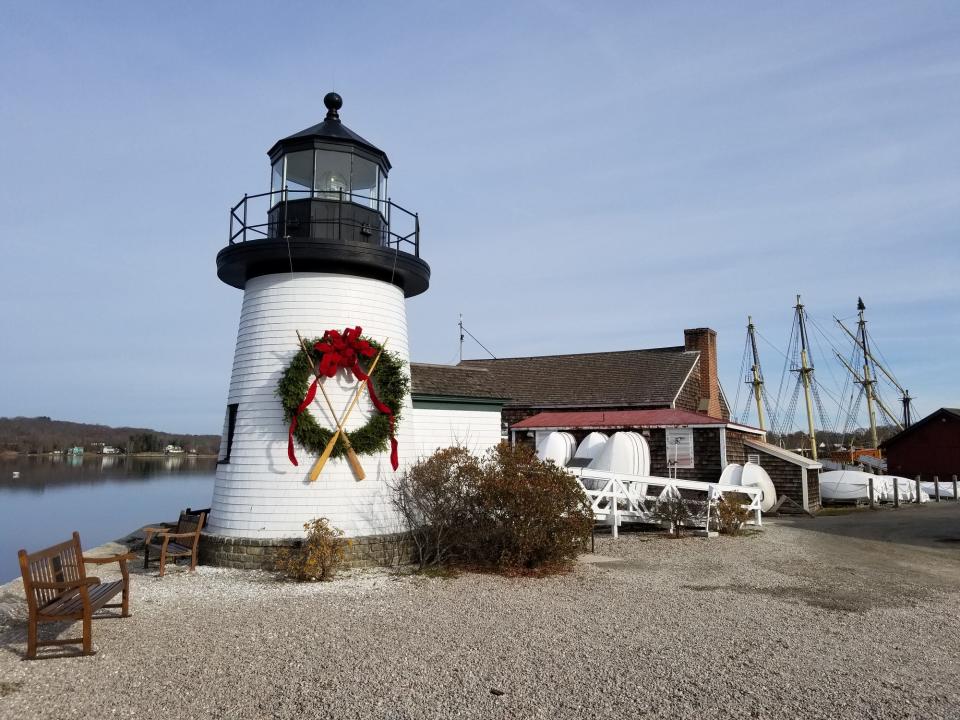 Christmas getaways in connecticut for couples: find romantic retreats and festive cheer!