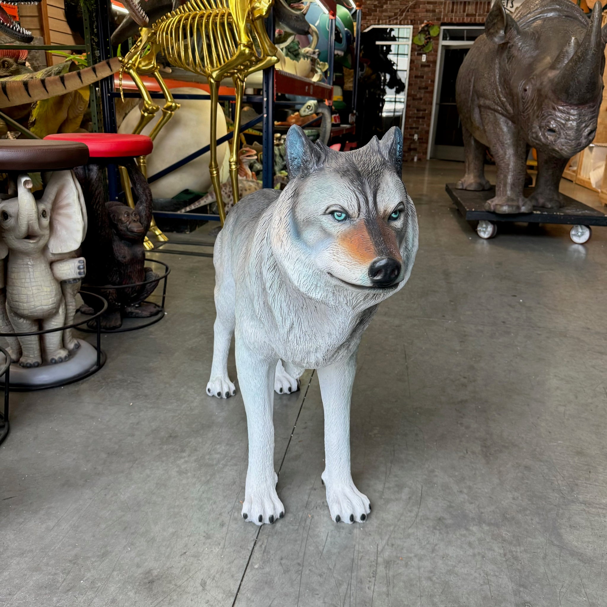Where to Buy a Realistic Life Size Wolf Statue? Top Picks and Guide