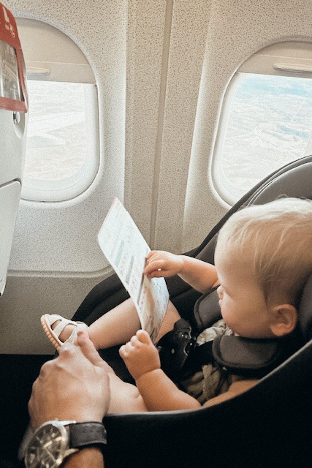 Long flight with a baby? Heres how to entertain 1 year old on plane!
