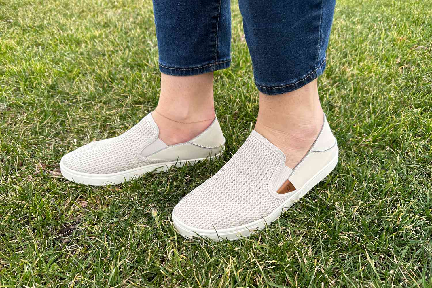 Womens No Lace Sneakers: Easy Style Guide & Top Picks!