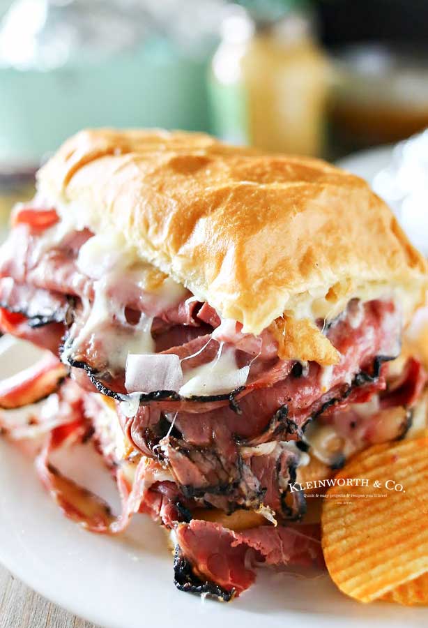 What Goes Well With Pastrami? Classic Pairings Here
